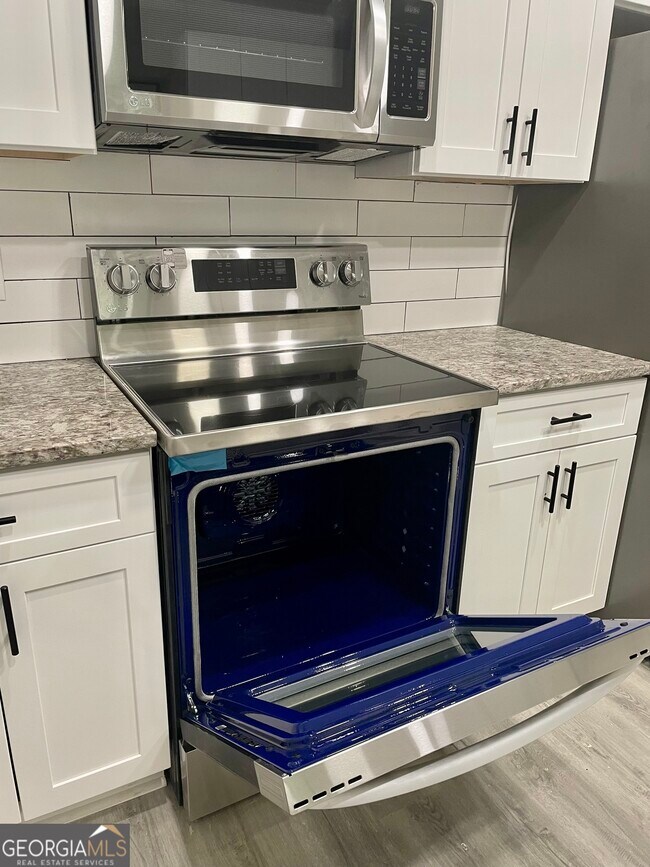 Foto del edificio - 5019 Peach Mountain Cir