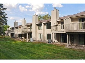 Building Photo - 16325 15th Ave N