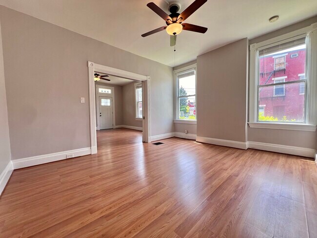 Building Photo - 1438 Pullan Ave