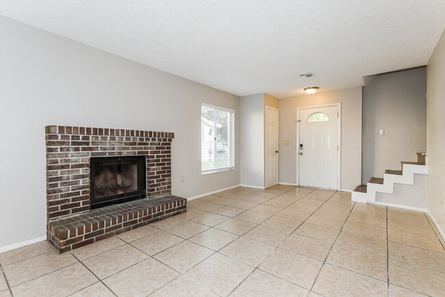 Building Photo - 856 Buttercup Dr