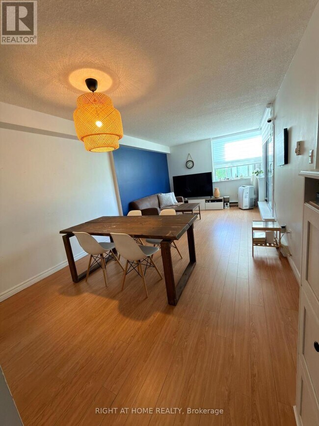 Photo du bâtiment - 2500 Bridletowne Cir