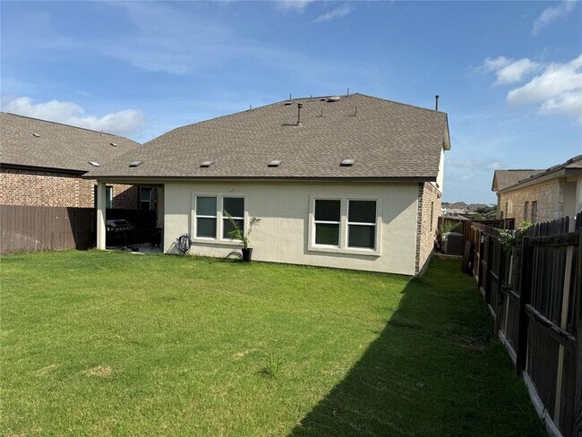 Building Photo - 1008 Bluewood Bend