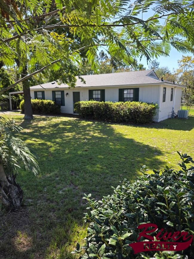 Foto del edificio - 3-Bed, 2-Bath Home in South Augusta - Larg...