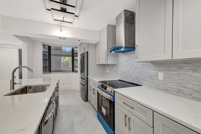 Building Photo - 6420 Boca del Mar Dr