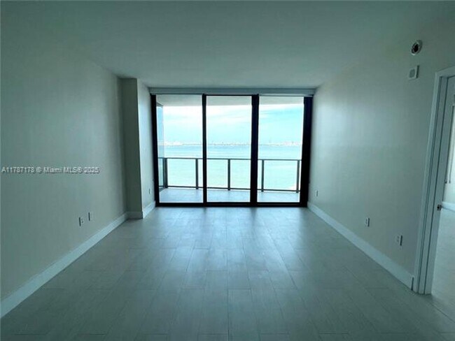 Foto del edificio - 460 NE 28th St