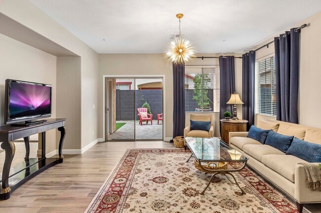 Foto del edificio - 3854 E Flower St