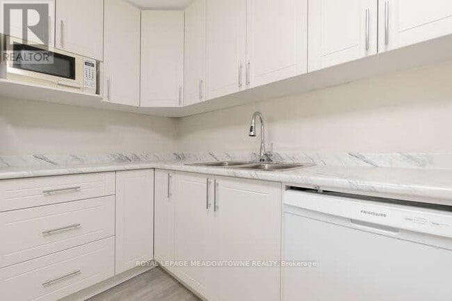 Photo du bâtiment - 84 Mill St