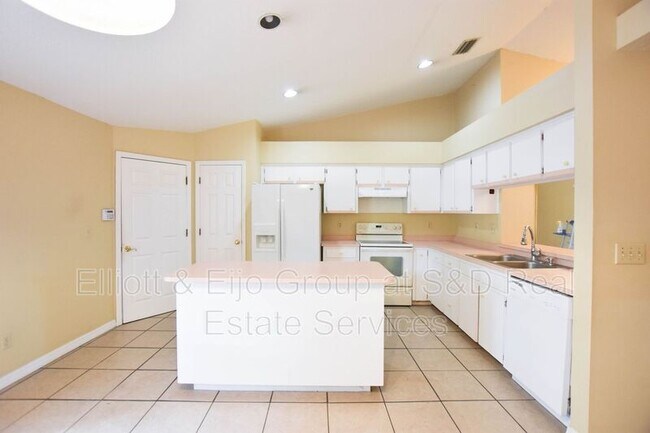 Foto del edificio - 5102 Christopher Ct