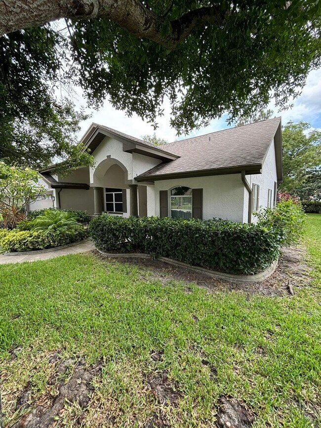 Building Photo - 712 Sunflower Dr