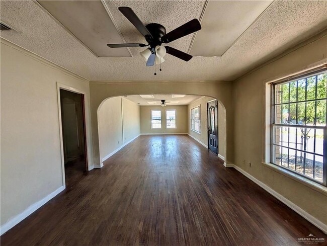Foto del edificio - 1015 Fresno Ave
