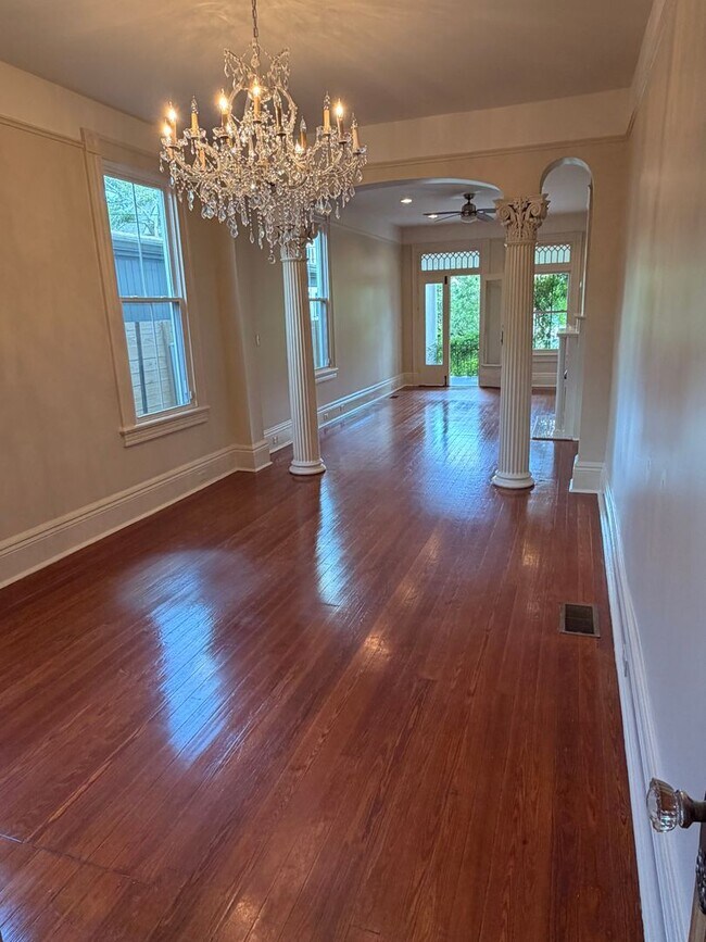 Foto del edificio - Gorgeous Two Story 3BD/2.5BA w/ Private Fenced in Backyard