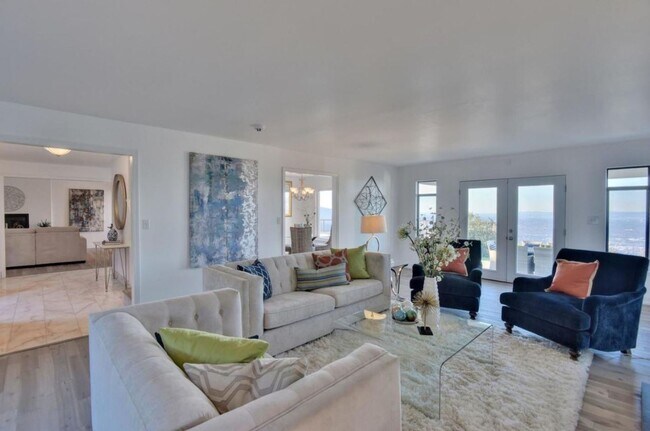 Foto del edificio - $14995 - Stunning Valley Views from Los Gatos/Monte Sereno Hills, 5 Bd / 3 Ba - **COMING SOON**