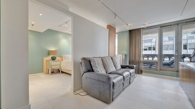 Foto del edificio - 701 Pennsylvania Ave NW