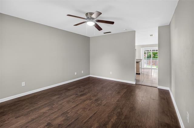 Foto del edificio - 2219 Foxcroft Ln