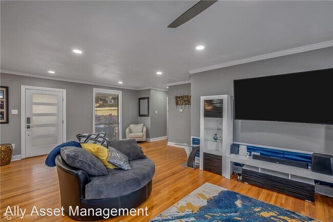 Building Photo - 5 br, 3 bath House - 4112 Fairfield Ave