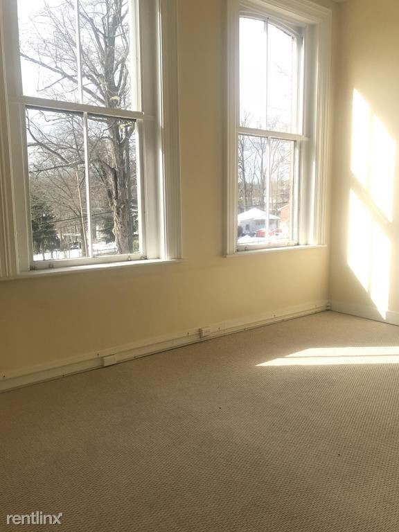 Building Photo - 10 Walnut St