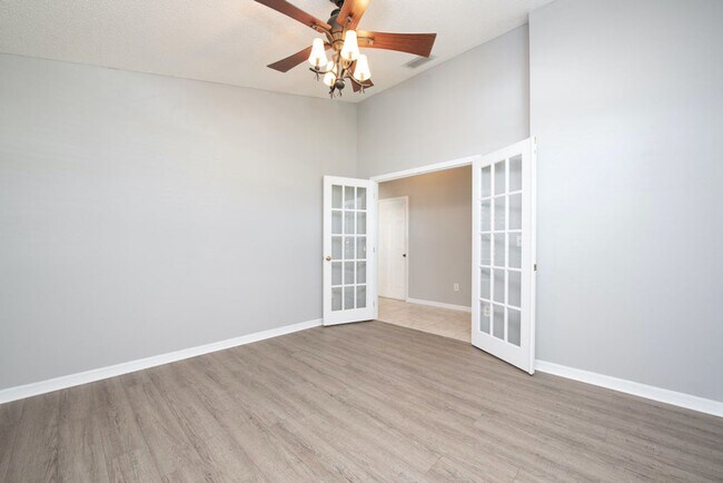 Foto del edificio - Nice 4/3 Home with 2 Bonus rooms and Great...