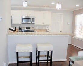 Building Photo - 1620 Saulnier St