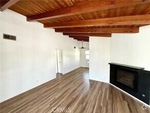 Building Photo - 224 Avenida Santa Barbara