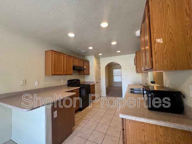 Foto del edificio - 17476 W Coyote Trail Dr