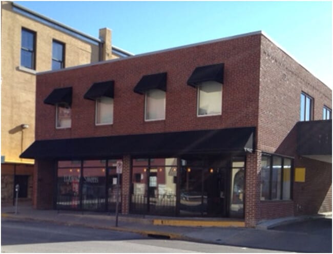 Building Photo - 806 Cherry St