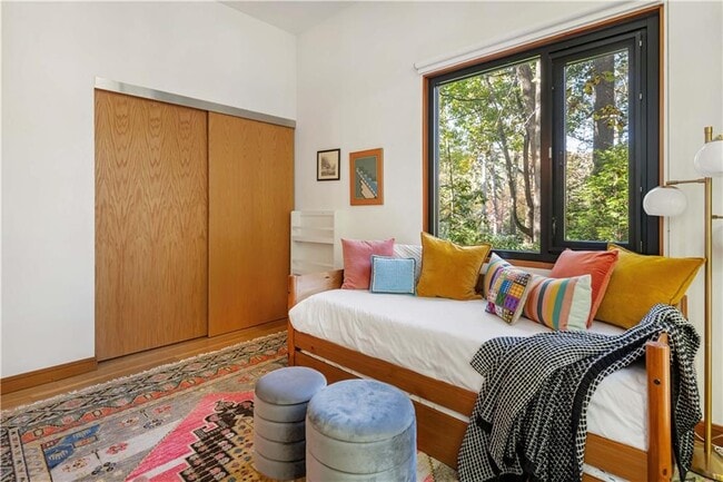 Building Photo - 515 Claire Dr NE