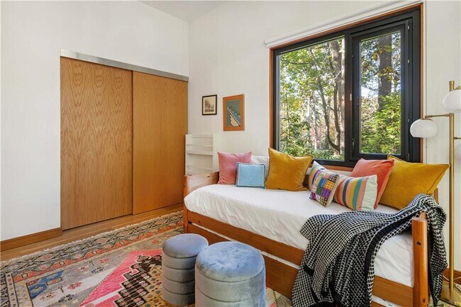 Foto del edificio - 515 Claire Dr NE