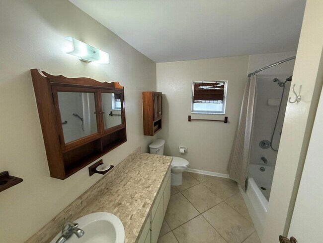 Foto del edificio - 125 Mayfield Rd