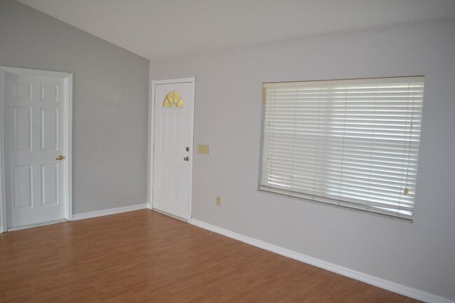 Building Photo - Lovely 3 Bedroom 2 Bath Deltona Lakes Home