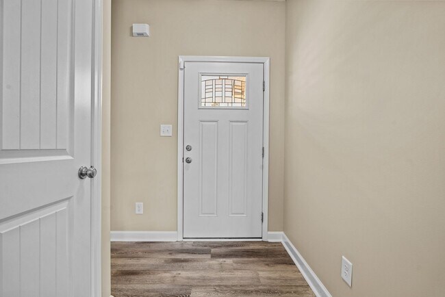 Building Photo - 3 Bed 2.5 Bath Newer Construction Near Air...
