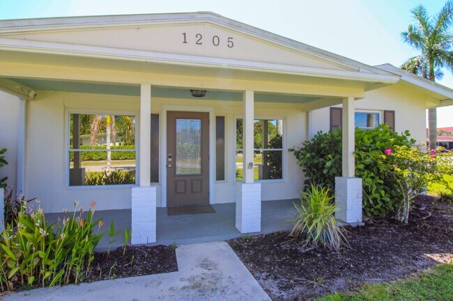Foto del edificio - ** 3/2 NICELY FURNISHED HOME READY *** DOG...