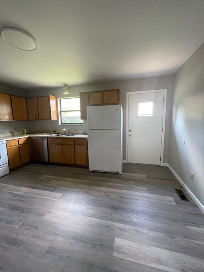 Foto del edificio - Alcoa City Schools  2 bedroom 2 bath call ...