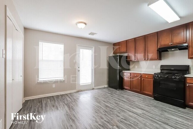 Foto del edificio - 411 Remington Creek Dr