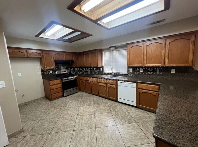 Foto del edificio - 3371 N Forestiere Ave