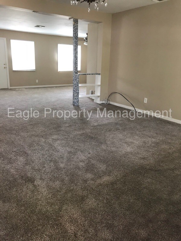 Building Photo - Cute 2BD 1BA In Colonial Heights