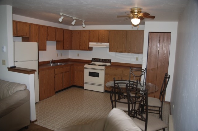 Kitchen - Moraine Court