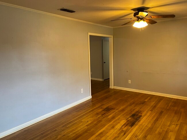 Building Photo - 1101 Glencrest Ln