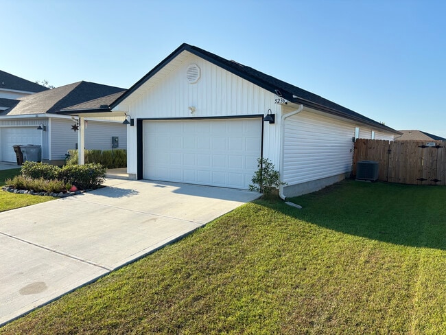 Building Photo - 5236 Peach Dr