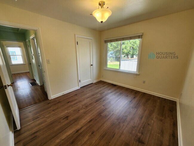 Foto del edificio - Come see if this is your next home! 2 bed, 1 bath, single-family home in Northwest Spokane!
