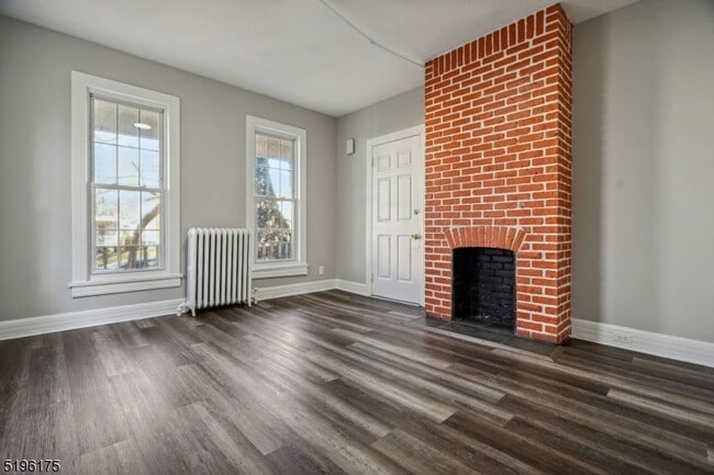Foto del edificio - 102 Jackson Ave