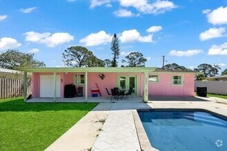 Building Photo - 5332 Nutmeg Ave