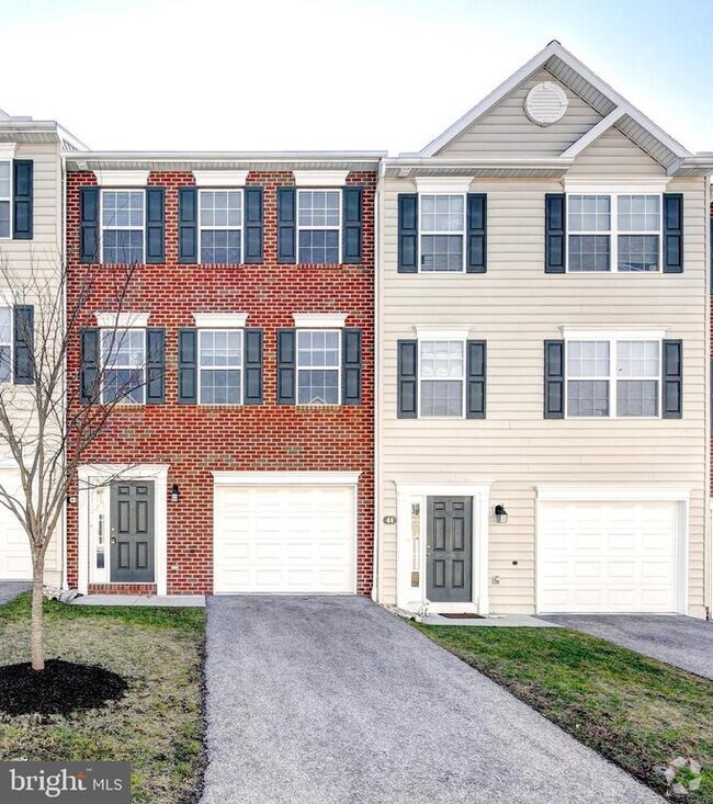 Building Photo - 7 Mustang Dr