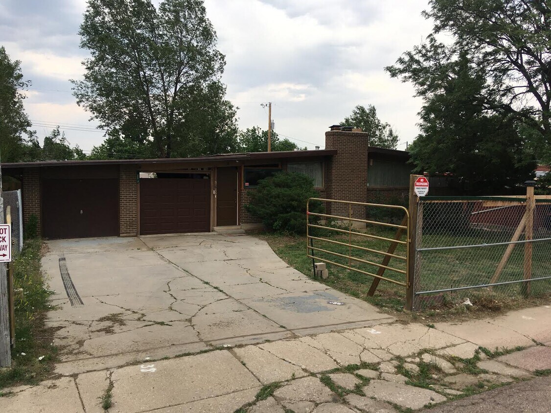 33 Clover Cir E, Colorado Springs, CO 80906 House Rental in Colorado