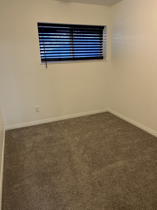 Building Photo - 11425-11467 67 St NW