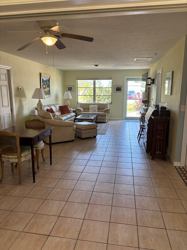Building Photo - 166 Sunaire Terrace