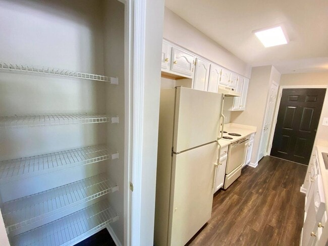 Building Photo - Charming 2 Bedroom/ 1 Bathroom Parkville Condo in Lovely Seven Courts Community