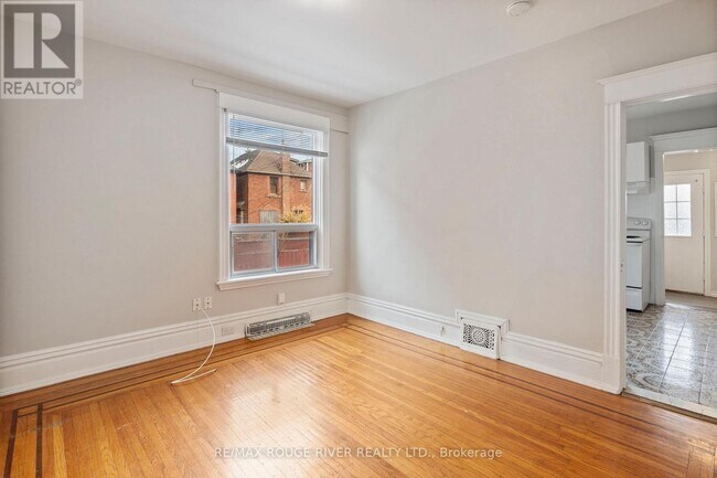 Photo du bâtiment - 20 Birch Ave