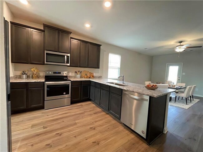 Building Photo - 508 Republic Dr