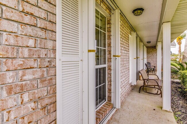 Foto del edificio - Available first week of May!