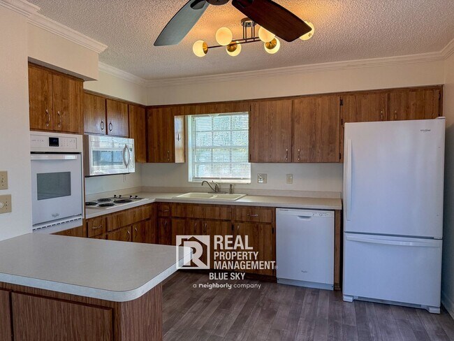 Foto del edificio - 6704 Hickorywood Ln